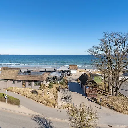 Strandburg Schaumkroenchen * Scharbeutz
